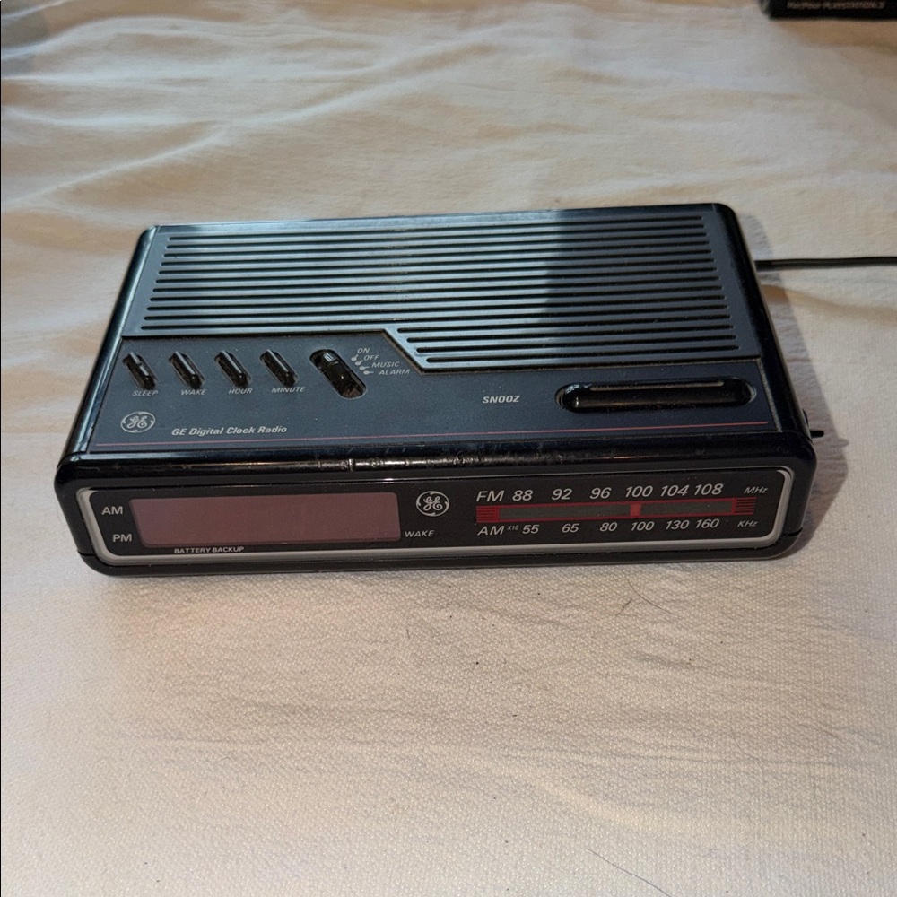 Vintage General Electric (GE) AM/FM Black Digital Clock Radio